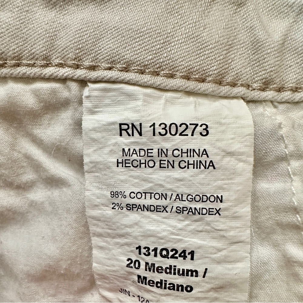 RIDERS by LEE, WOMENS, OFF-WHITE, 5 POCKET, CAPRI JEANS. SIDE LEG SLITS.SIZE 20M - Picture 6 of 6